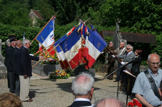 Cérémonie au cimetière de Chilly-le-Vignoble