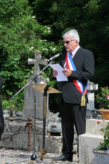 Cérémonie au cimetière de Chilly-le-Vignoble