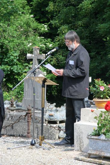 Cérémonie au cimetière de Chilly-le-Vignoble