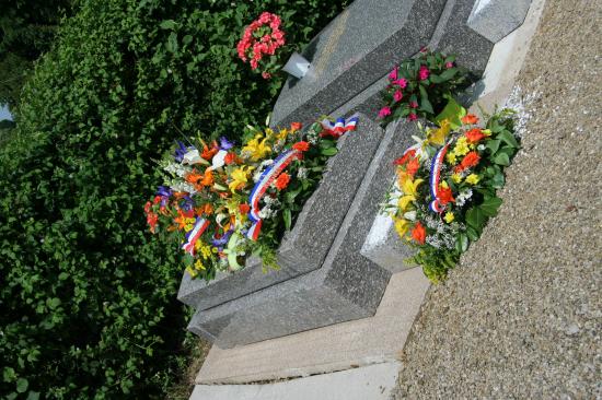 Cérémonie au cimetière de Chilly-le-Vignoble