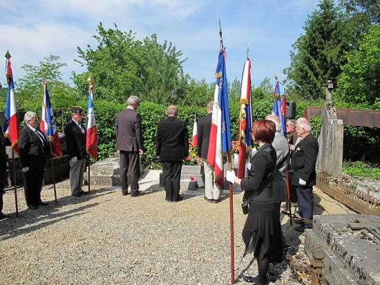 Cérémonie au cimetière de Chilly-le-Vignoble