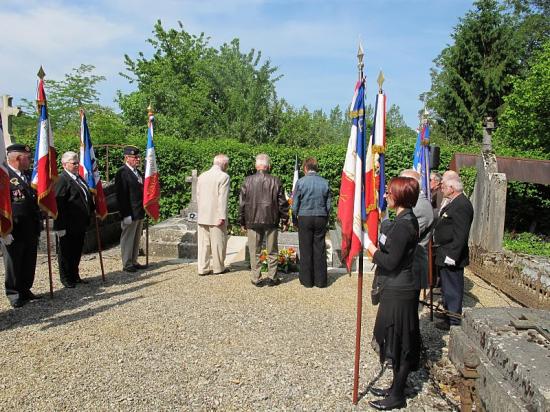 Cérémonie au cimetière de Chilly-le-Vignoble