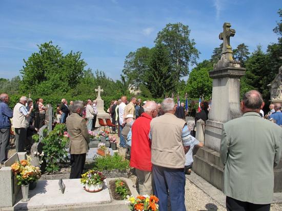 Cérémonie au cimetière de Chilly-le-Vignoble