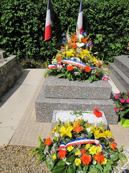 Cérémonie au cimetière de Chilly-le-Vignoble