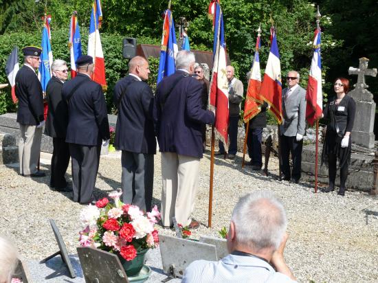 Cérémonie au cimetière de Chilly-le-Vignoble