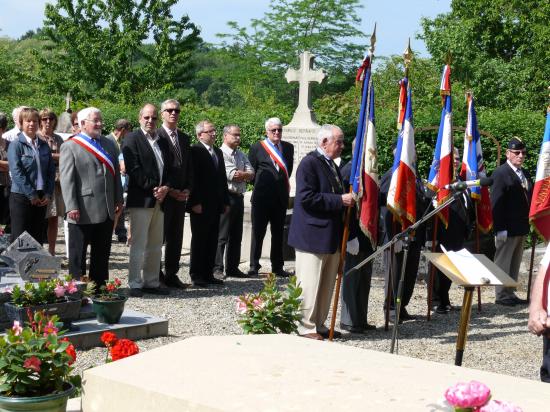 Cérémonie au cimetière de Chilly-le-Vignoble