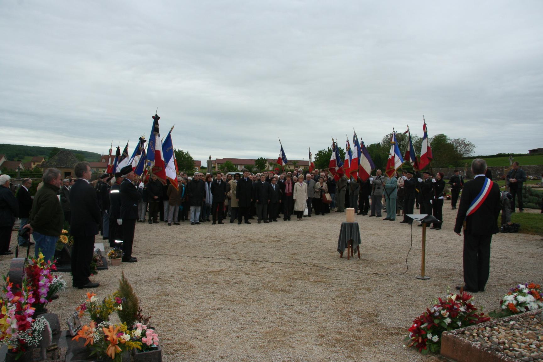 Plus de 200 personnes avaient répondu présentes pour un dernier hommage à Raymond