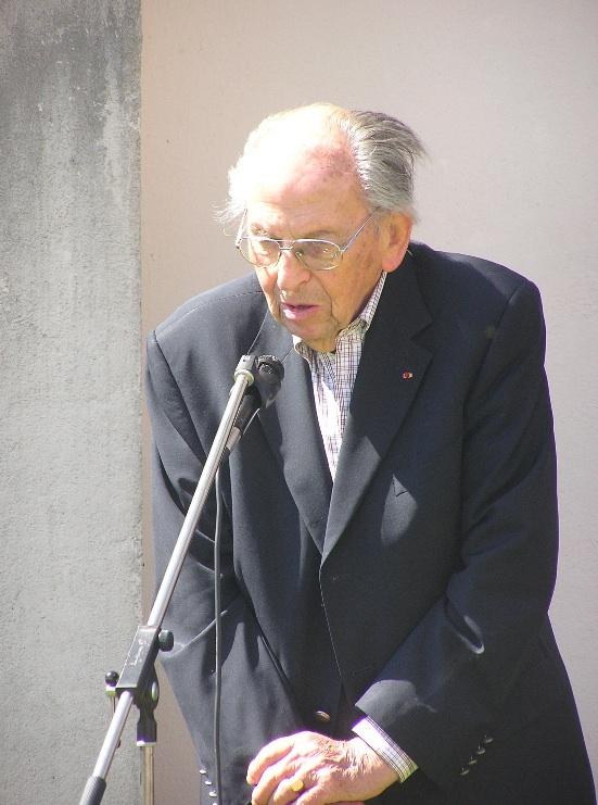 Raymond Aubrac cimetière de Villevieux - 2009